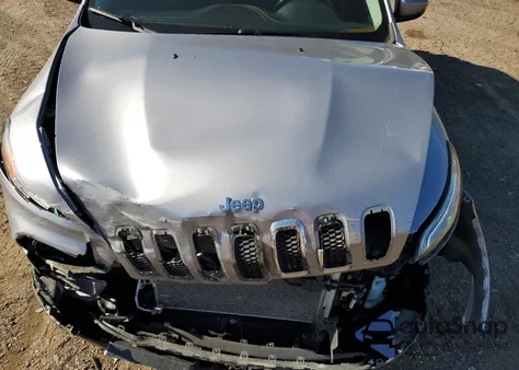 2016 Jeep Cherokee Latitude z USA, uszkodzony, nr VIN 1C4PJMCS3GW223690